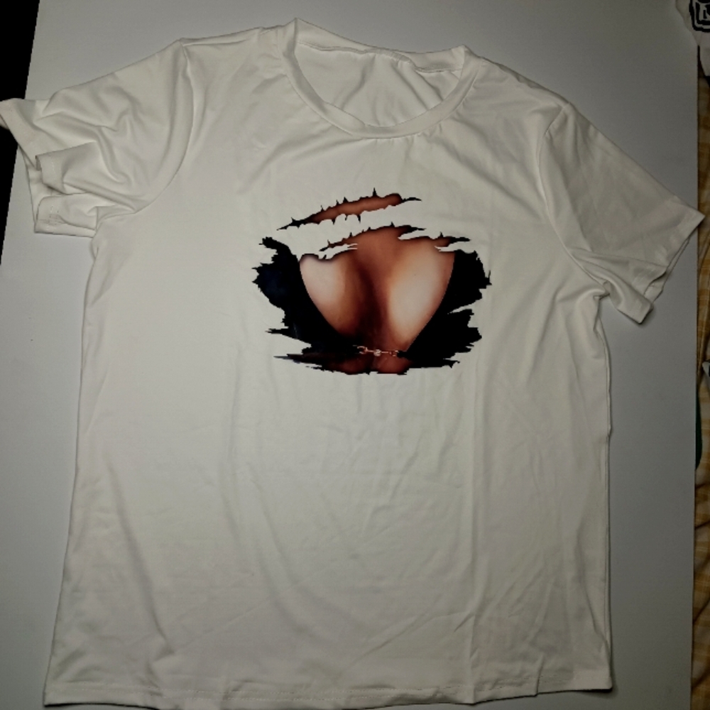 Women's graphic tee NWOT